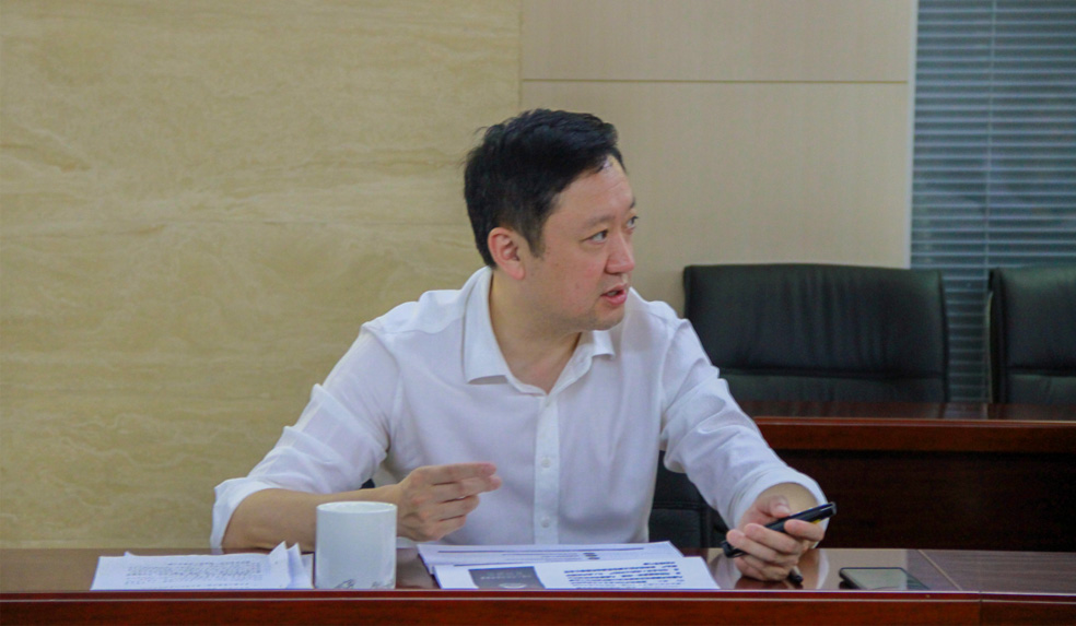 杜巖岫同志參加支部活動，為黨員講授黨課